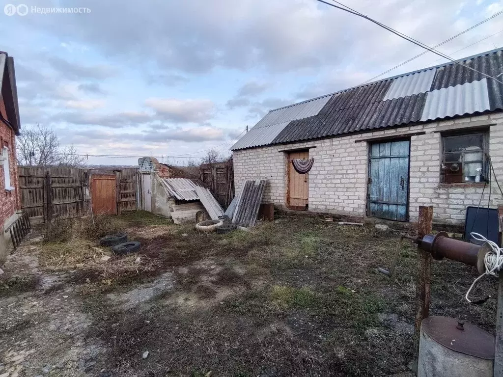 Дом в село Красный Октябрь, Дорожная улица (64 м) - Фото 2