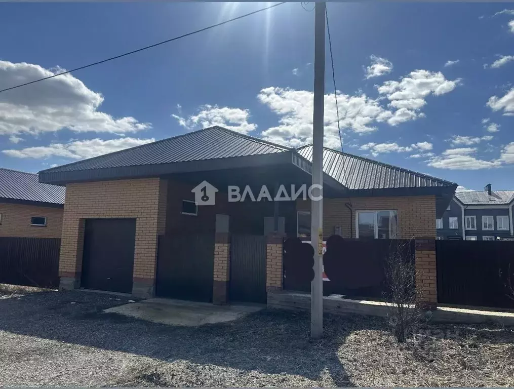 Дом в Башкортостан, Стерлитамакский район, Отрадовский сельсовет, д. ... - Фото 1