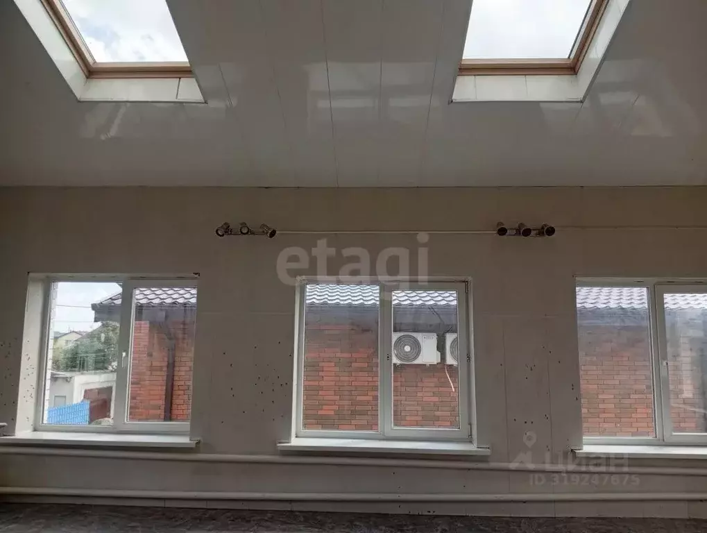 Дом в Астраханская область, Астрахань ул. 9-я Литейная, 30 (275 м) - Фото 1