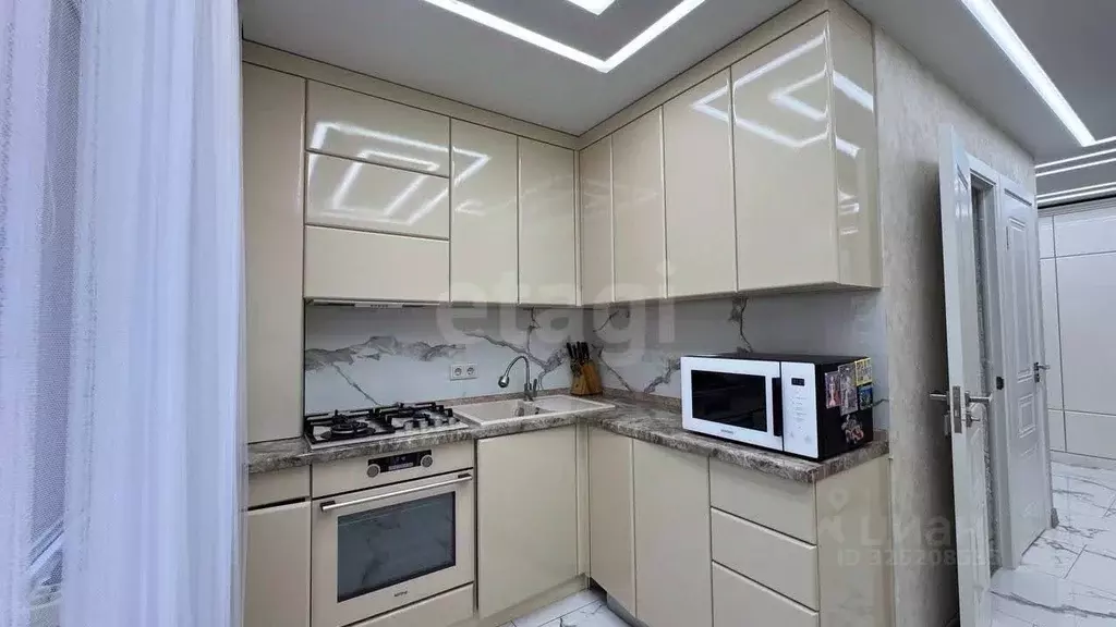 3-к кв. Адыгея, Майкоп ул. 12 Марта, 134К2 (69.9 м) - Фото 1