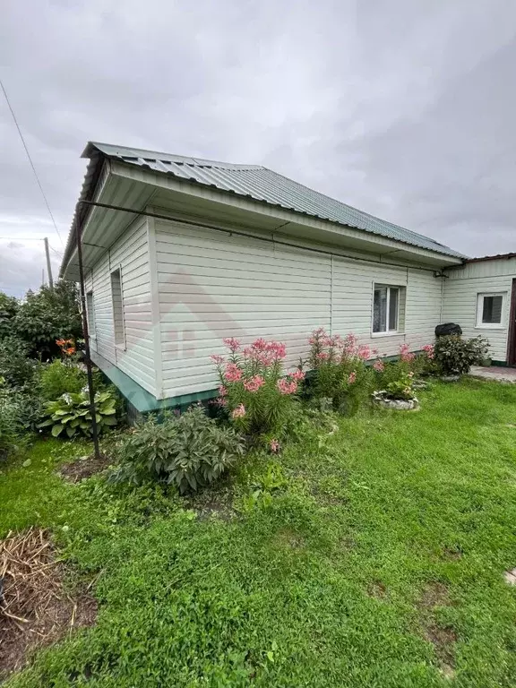 Дом в Омская область, Омский район, с. Красноярка Октябрьская ул., 17 ... - Фото 0