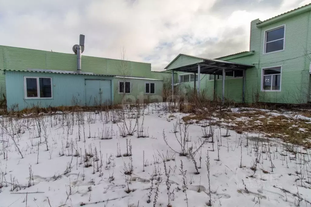 Помещение свободного назначения в Омская область, Любинский район, с. ... - Фото 1