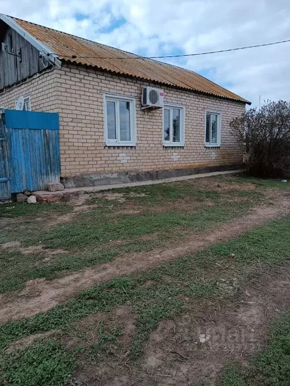 Дом в Саратовская область, Краснокутский район, Логиновское ... - Фото 0