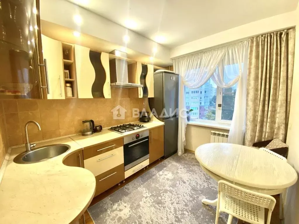 3-к кв. Белгородская область, Белгород 10-й мкр, ул. 60 лет Октября, 9 ... - Фото 0