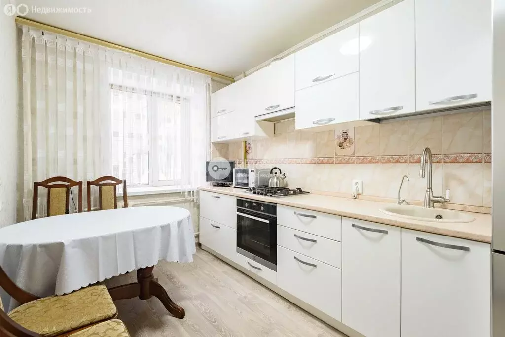 3-комнатная квартира: Казань, улица Академика Парина, 18 (72.8 м) - Фото 1