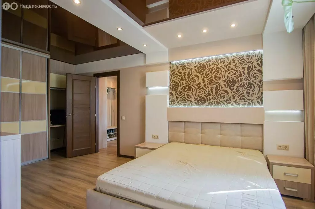 3-комнатная квартира: Екатеринбург, улица Альпинистов, 24А (56.1 м) - Фото 1