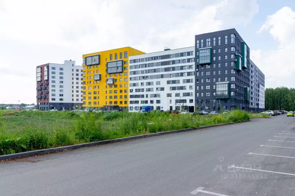 1-к кв. Тюменская область, Тюмень Рощино мкр, ул. Александра ... - Фото 0