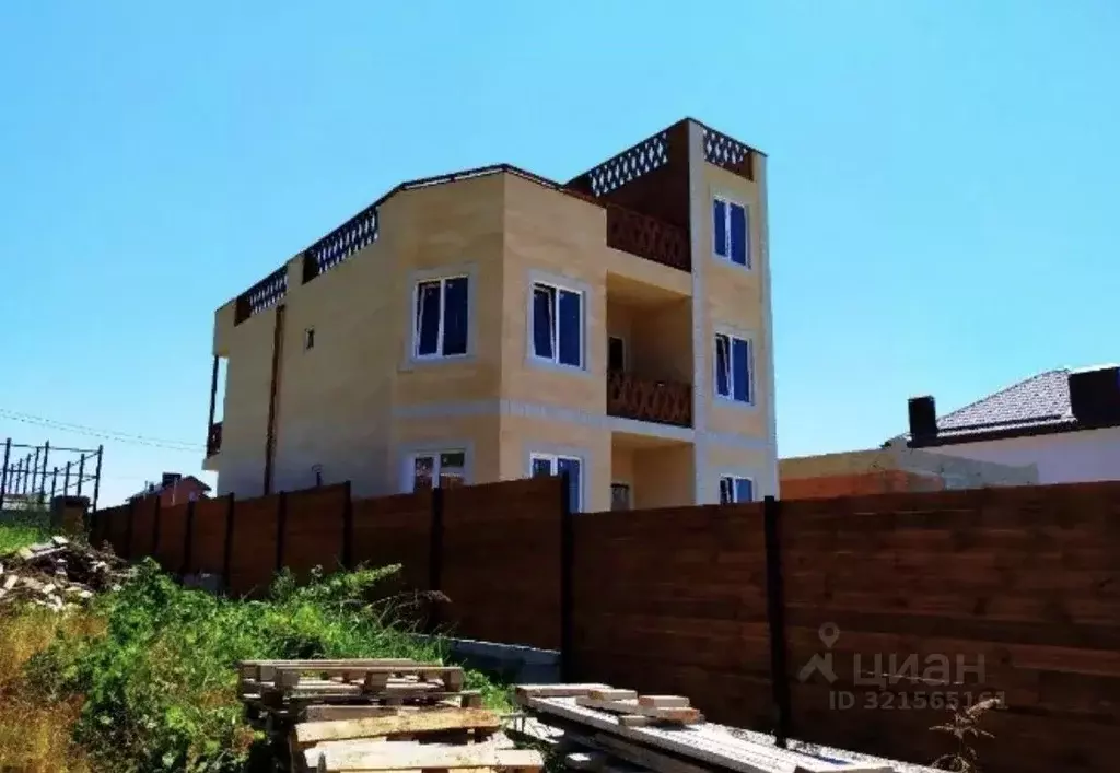 Дом в Краснодарский край, Геленджик ул. Лютенко (200 м) - Фото 1