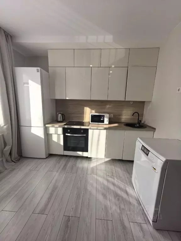 3-к кв. Тюменская область, Тюмень ул. Мельникайте, 32 (79.0 м) - Фото 1