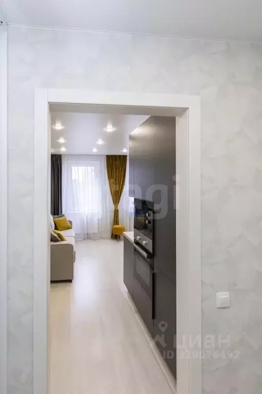 Студия Тюменская область, Тюмень ул. Республики, 204к5 (27.8 м) - Фото 1