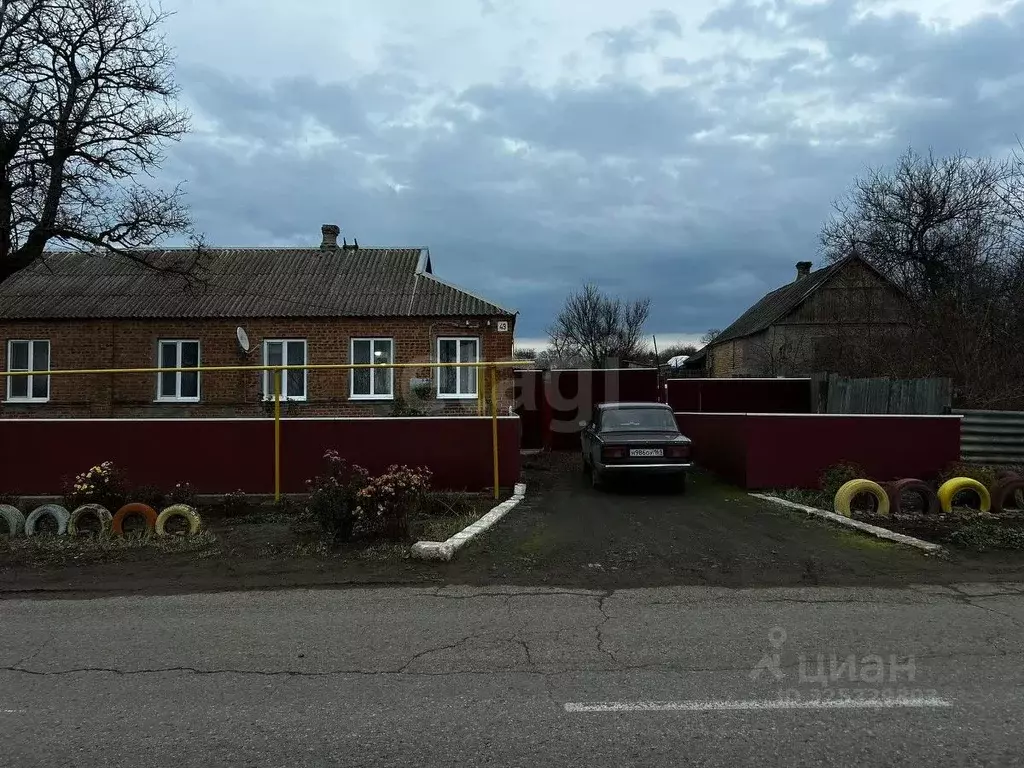 Дом в Ростовская область, Матвеево-Курганский район, Екатериновское ... - Фото 1