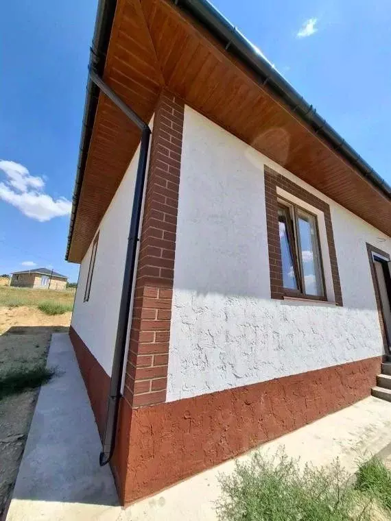 Дом в Крым, Симферопольский район, Добровское с/пос, с. Пионерское ул. ... - Фото 1