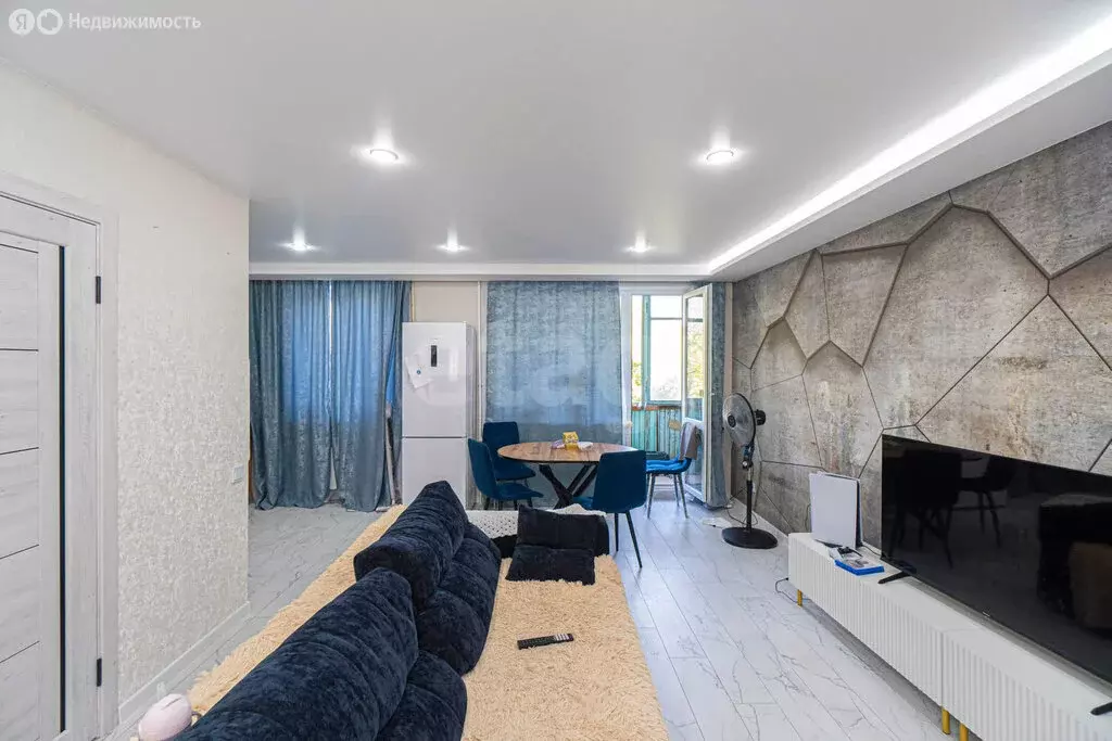 3-комнатная квартира: Севастополь, проспект Октябрьской Революции, 57 ... - Фото 1