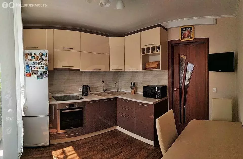 2-комнатная квартира: Тюмень, улица Республики, 219 (50 м) - Фото 0
