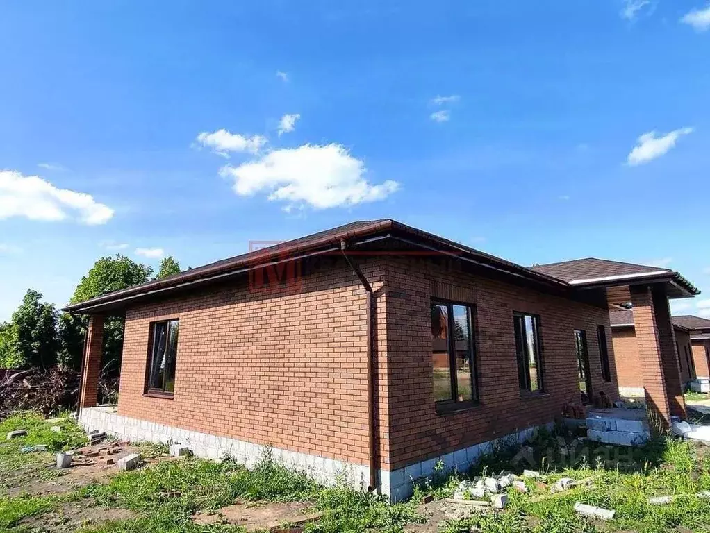 Дом в Белгородская область, Старооскольский городской округ, с. ... - Фото 1