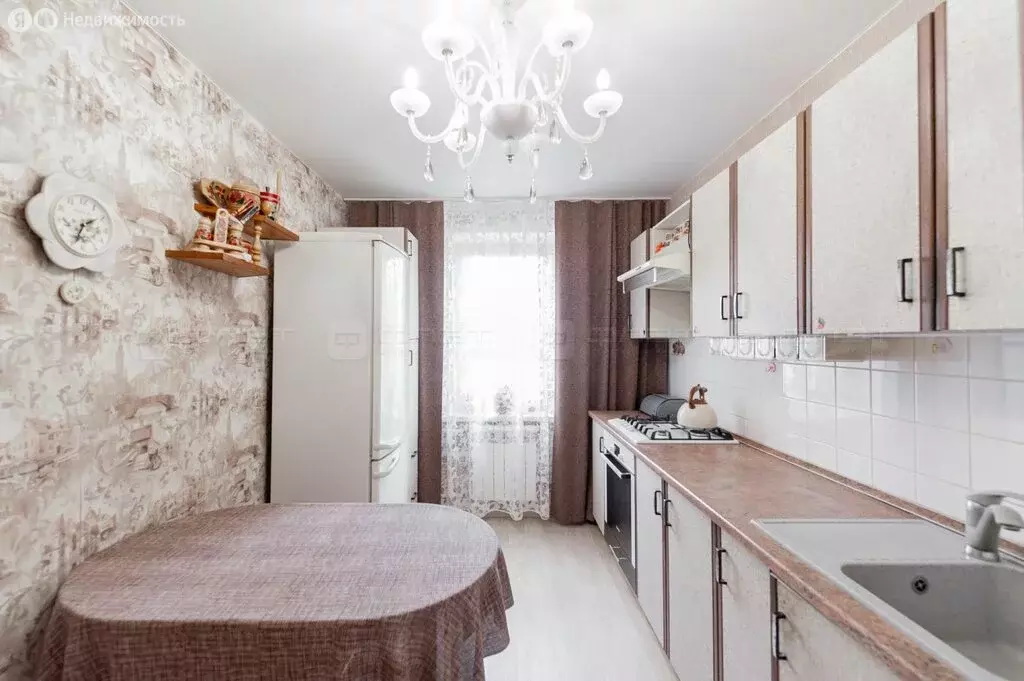 3-комнатная квартира: Казань, улица Гаврилова, 42 (68 м) - Фото 0