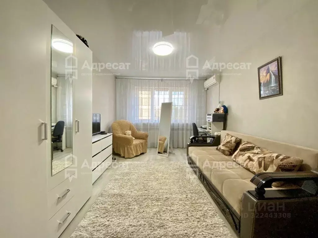 2-к кв. Волгоградская область, Волгоград ул. 8-й Воздушной Армии, 19 ... - Фото 1