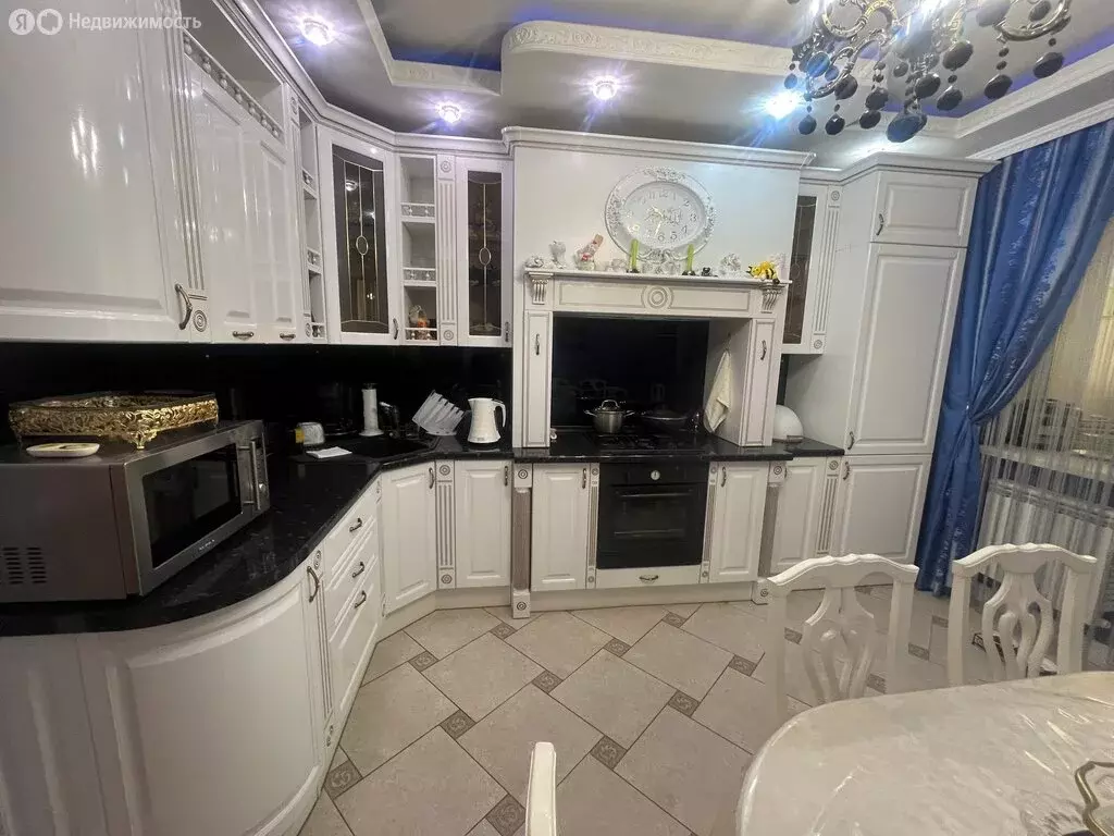 2-комнатная квартира: Волгоград, улица Базарова, 2 (72.8 м) - Фото 1