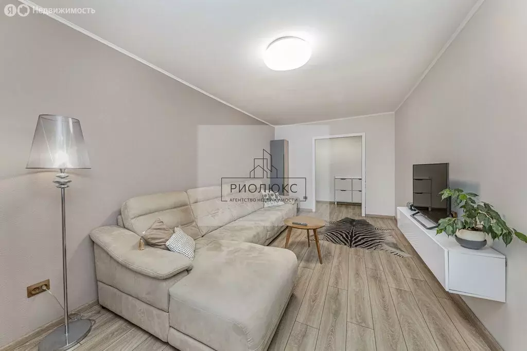 3-комнатная квартира: Челябинск, улица Гагарина, 44 (68 м) - Фото 1