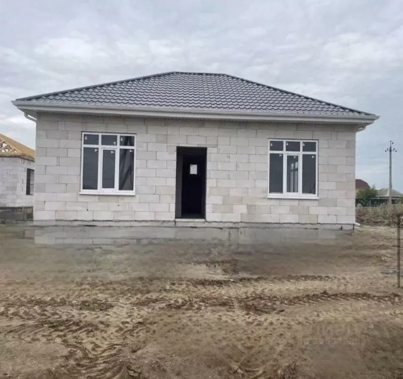 Дом в Астраханская область, Приволжский район, с. Карагали Зеленая ул. ... - Фото 1