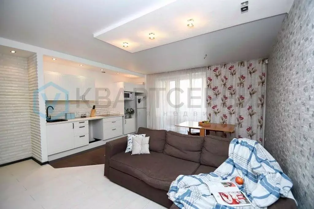 3-к кв. Омская область, Омск Звездная ул., 8 (91.6 м) - Фото 1