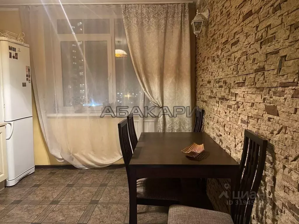 3-к кв. Красноярский край, Красноярск ул. Авиаторов, 40 (100.0 м) - Фото 1