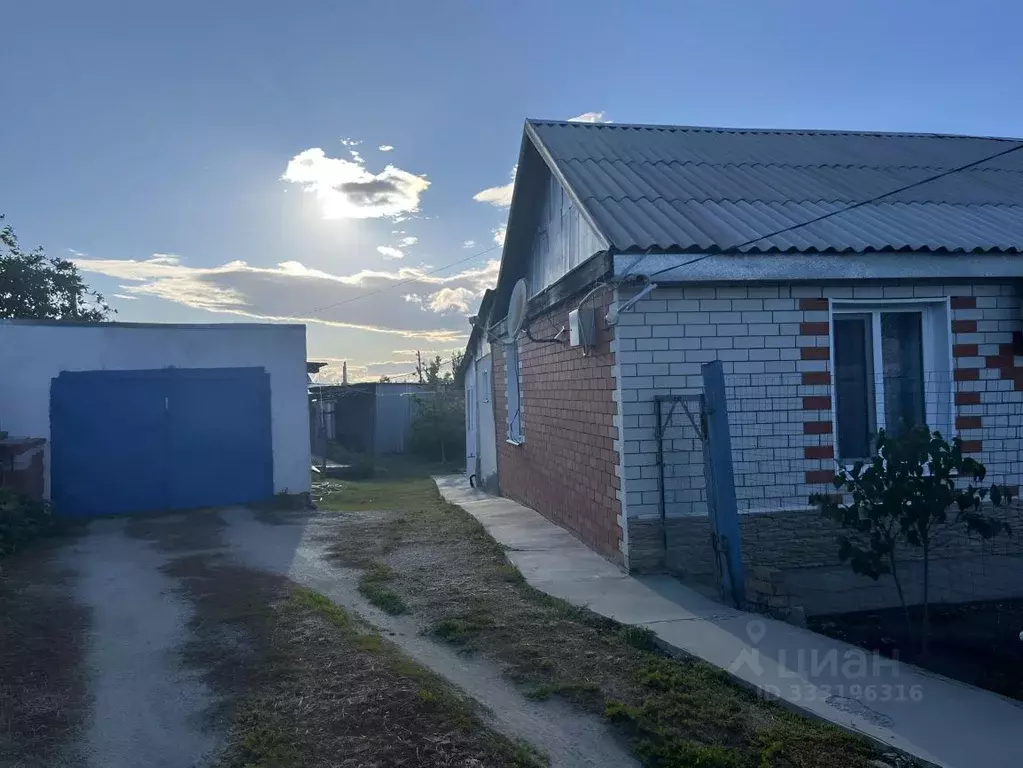 Дом в Саратовская область, Красноармейск пер. Мира, 13/2 (57 м) - Фото 1
