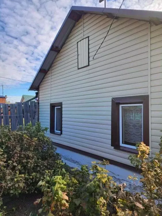 Дом в Омская область, Омск ул. Энгельса (50 м) - Фото 1