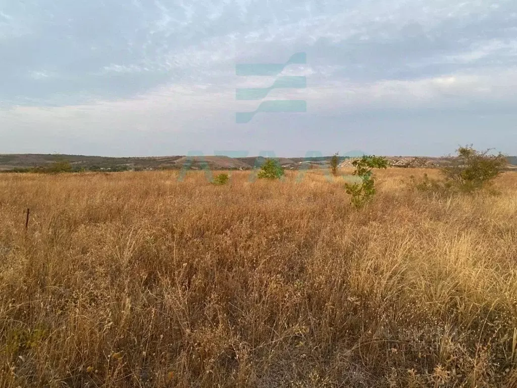 Участок в Крым, Симферопольский район, Трудовское с/пос, с. Ивановка ... - Фото 0