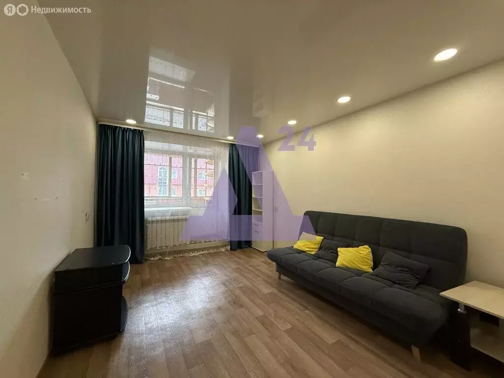 3-комнатная квартира: Барнаул, улица Шумакова, 45 (60 м) - Фото 0