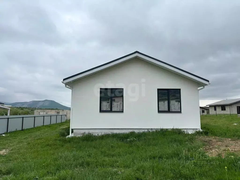 Дом в Крым, Симферопольский район, с. Доброе ул. Яшлык (70 м) - Фото 1