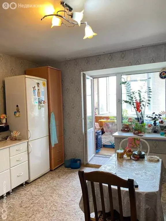 1-комнатная квартира: Тольятти, улица Дзержинского, 12 (60 м) - Фото 0