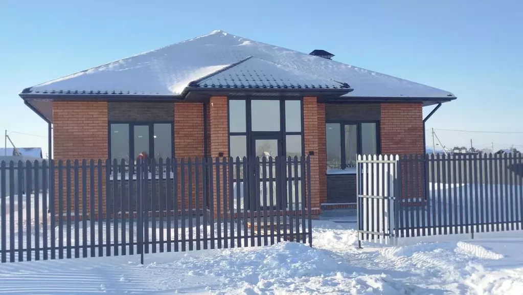 Дом в Омская область, Омский район муниципальный округ, с. Ребровка  ... - Фото 1