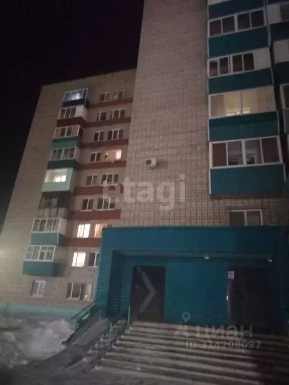 1-к кв. Удмуртия, Сарапул ул. 20 лет Победы, 19А (32.0 м) - Фото 0