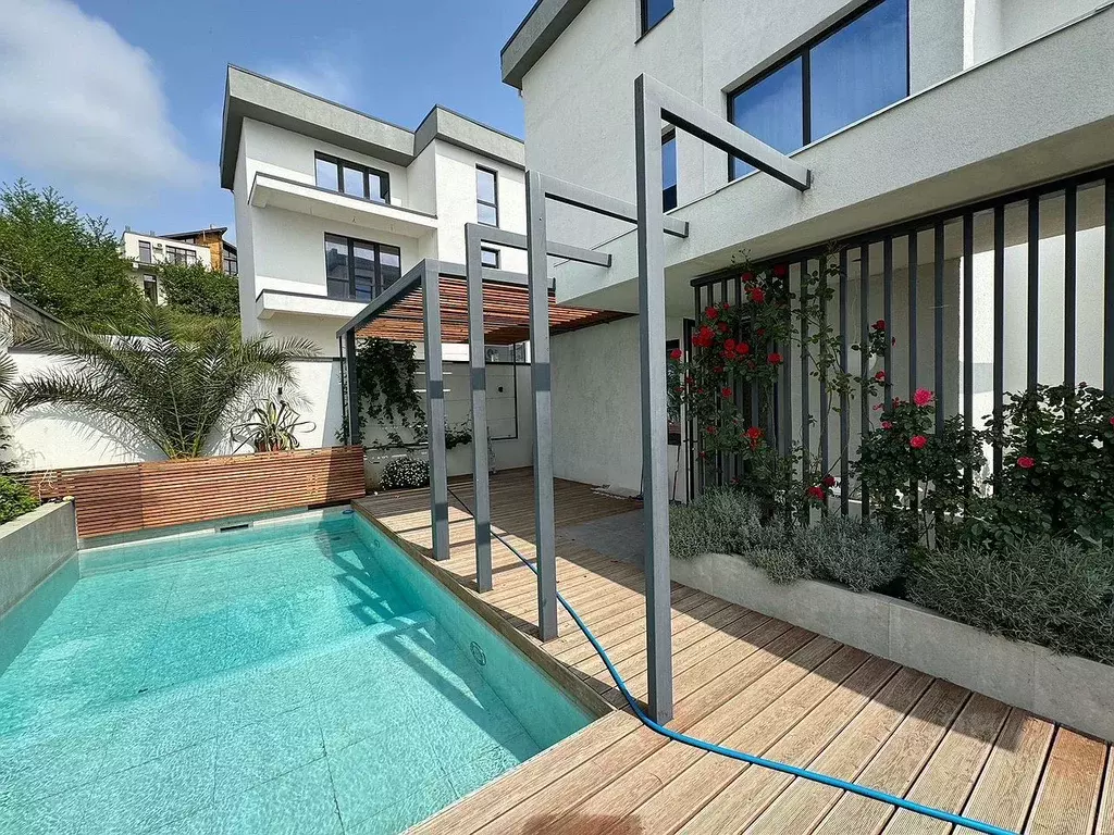 Дом в Краснодарский край, Сочи ул. Ворошиловградская (240 м) - Фото 1