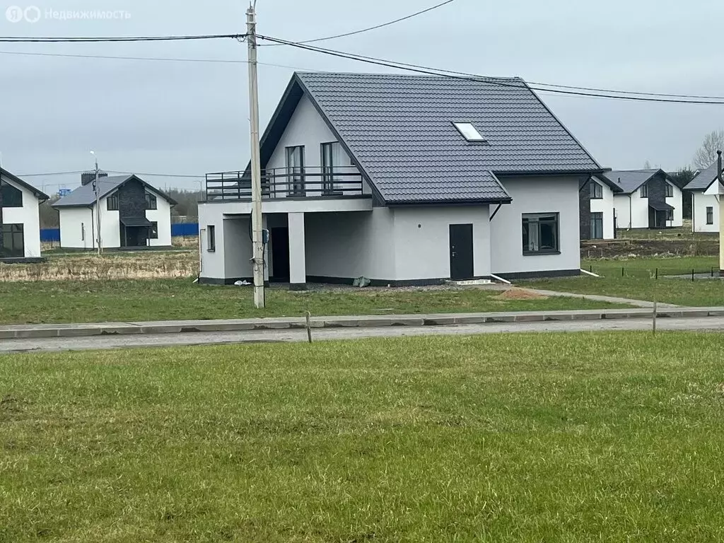 Дом в Низино, улица Лётчика Бринько, 15 (215 м) - Фото 0