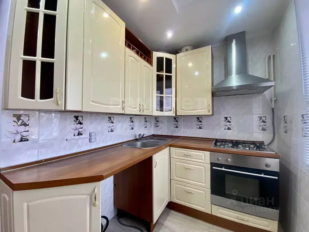 3-к кв. Оренбургская область, пос. Саракташ ул. Пушкина, 134А (66.6 м) - Фото 1