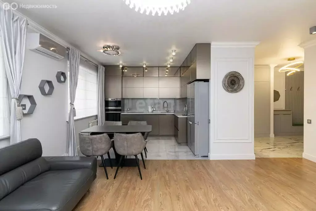 3-комнатная квартира: Тюмень, улица Мельникайте, 32к1 (85 м) - Фото 1