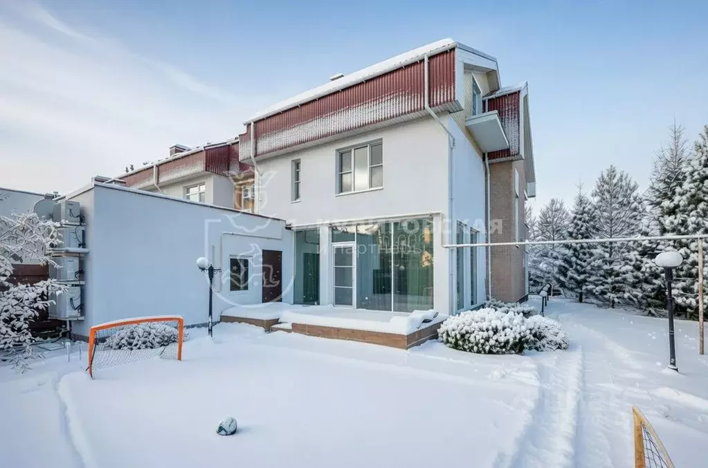 Таунхаус в Свердловская область, Екатеринбург Карасьеозерский-2 мкр, ... - Фото 1