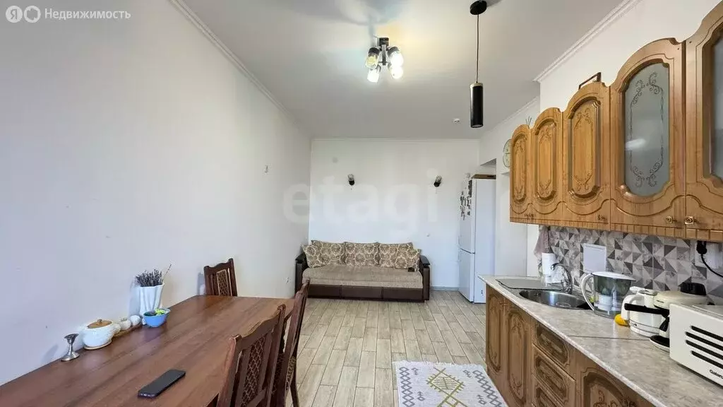 2-комнатная квартира: Владикавказ, улица Бимболата Ватаева, 5 (80 м) - Фото 1