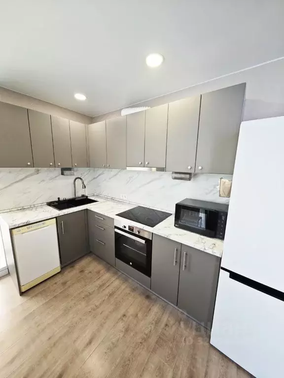 2-к кв. Приморский край, Владивосток ул. Феодосийская, 46 (55.0 м) - Фото 1