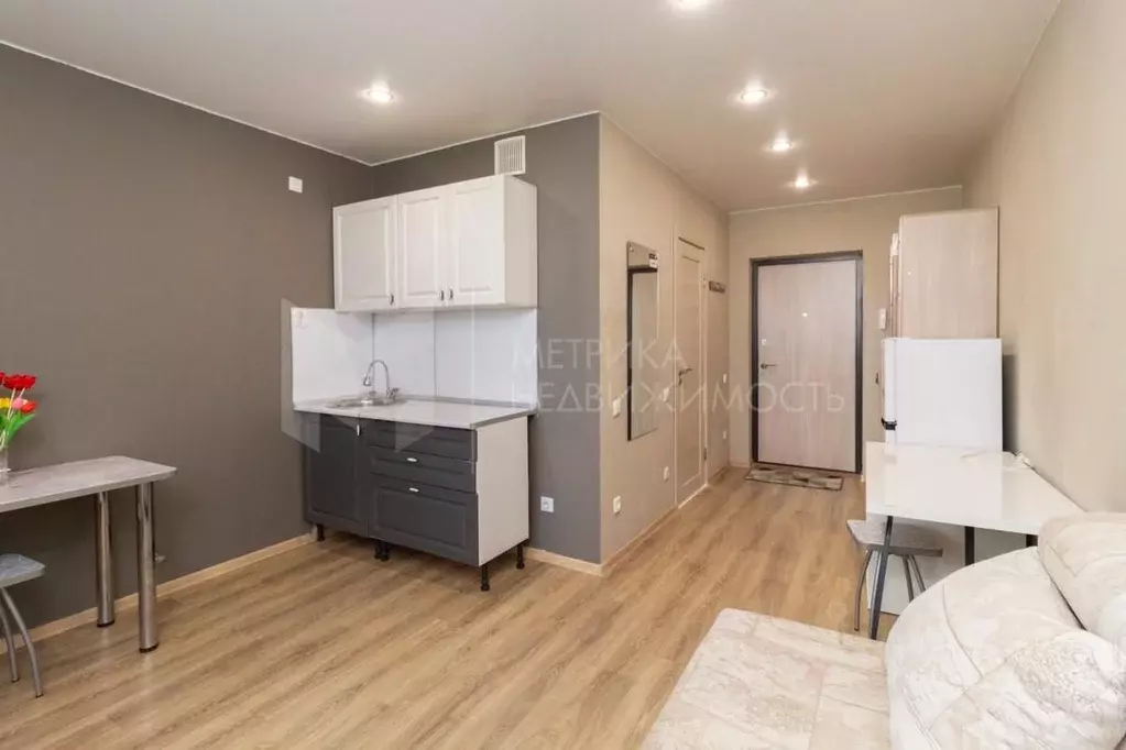 Студия Тюменская область, Тюмень Велижанская ул., 66к1 (21.1 м) - Фото 1