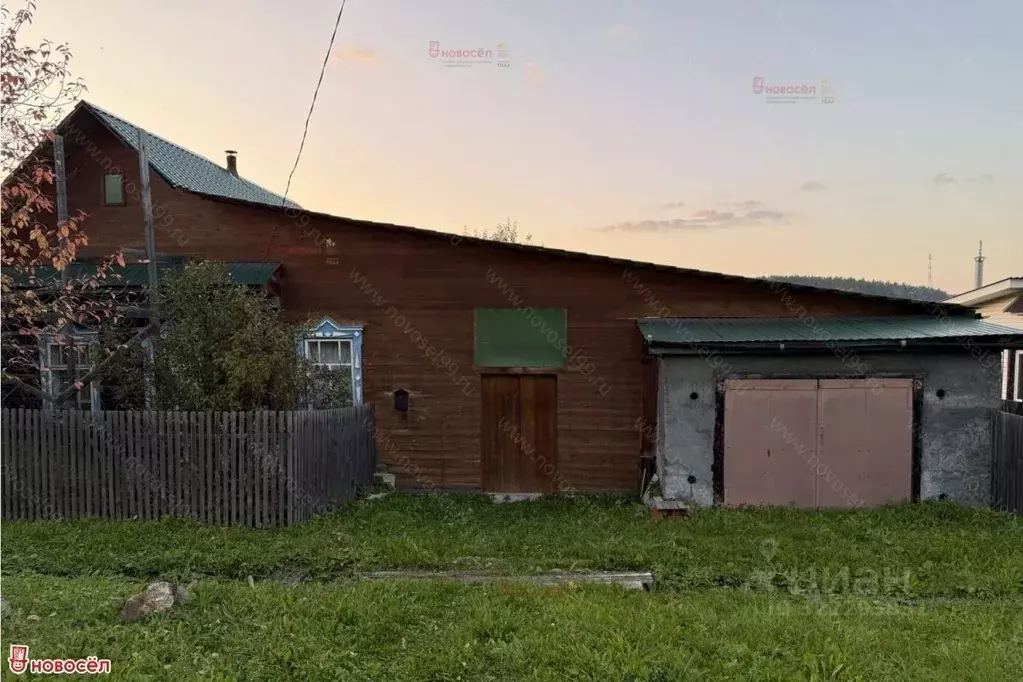 Дом в Свердловская область, Дегтярск ул. Просвещенцев, 22 (23 м) - Фото 0