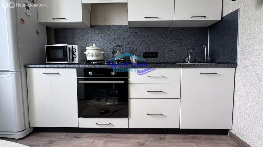 2-комнатная квартира: Октябрьский, 24-й микрорайон, 10 (50.7 м) - Фото 1