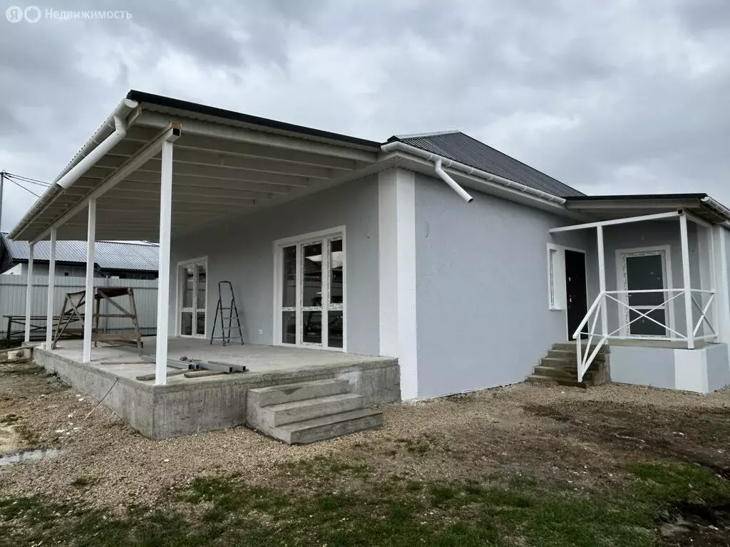 Дом в Пионерское, улица Чатыр-Даг (115 м) - Фото 1