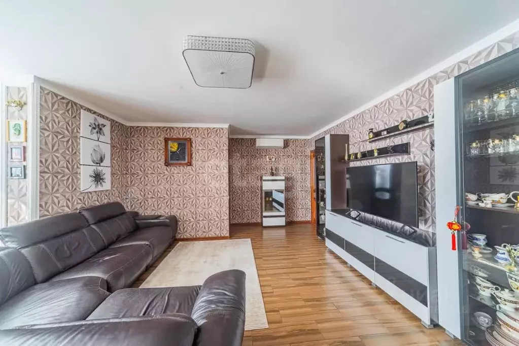 3-к кв. Саратовская область, Саратов Вольская ул., 2Дк2 (115.0 м) - Фото 1