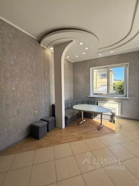 Дом в Крым, Симферополь ул. Имени Н.И. Черных (100 м) - Фото 1