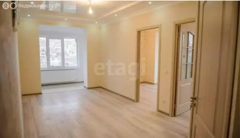 2-комнатная квартира: Владикавказ, улица Курсантов-Кировцев, 12 (65 м) - Фото 1