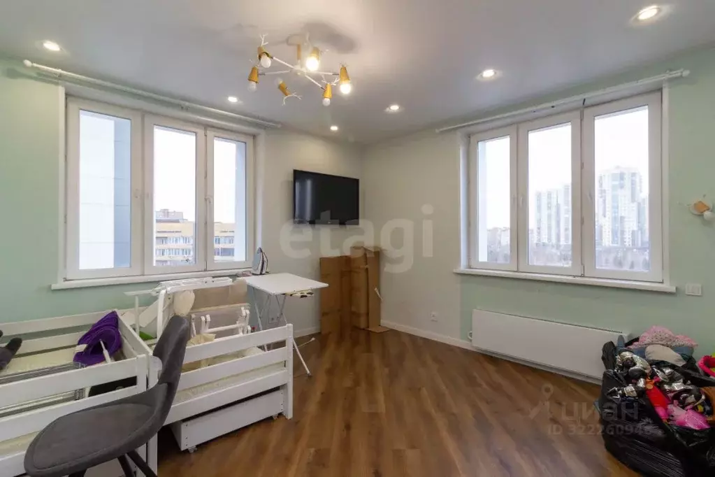 3-к кв. Красноярский край, Красноярск Октябрьская ул., 10 (77.3 м) - Фото 1