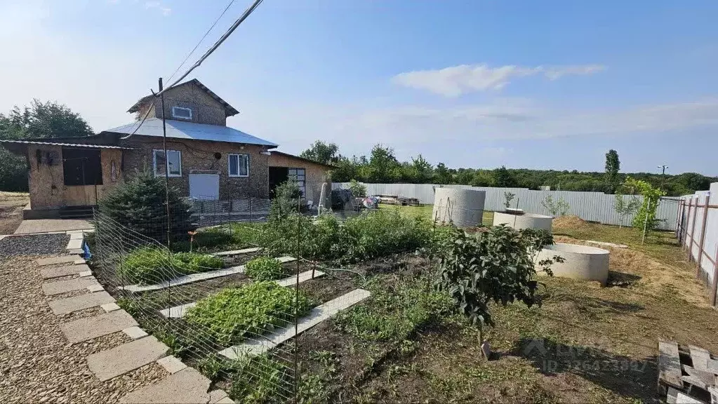 Дом в Воронежская область, Семилукский район, Губаревское с/пос, с. ... - Фото 1